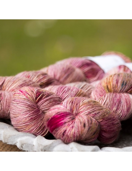 Hand-dyed yarn | Silk yarn | Nina Hand-Dyed Yarns Pearl Hand-dyed yarn | Silk yarn | Nina Hand-Dyed Yarns Pearl