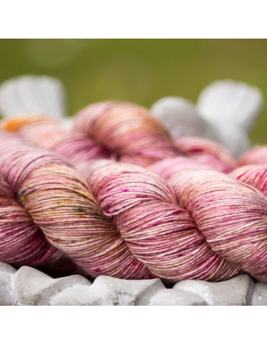 Hand-dyed yarn | Silk yarn | Nina Hand-Dyed Yarns Pearl