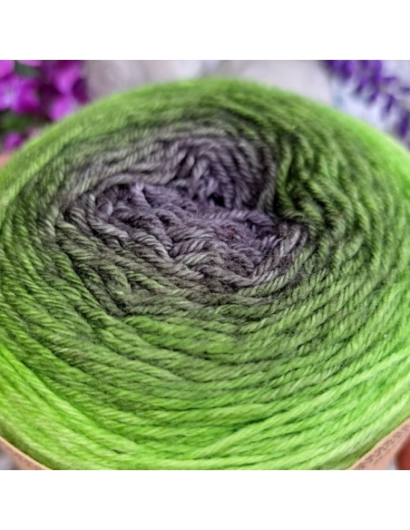 Bilum Loli | hand-dyed gradient yarn | merino yarn Bilum Loli | hand-dyed gradient yarn | merino yarn