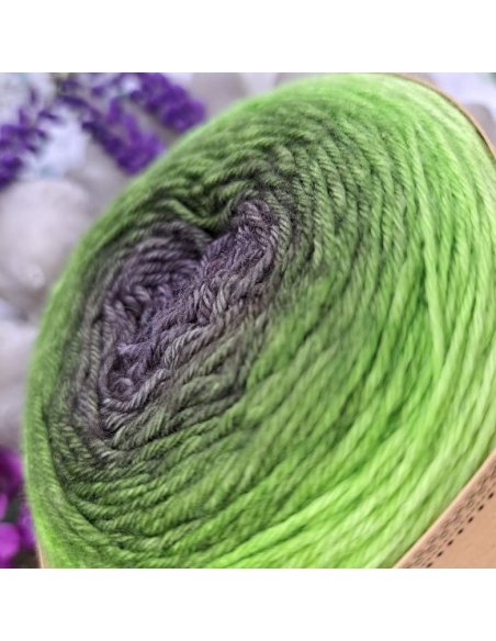 Bilum Loli | hand-dyed gradient yarn | merino yarn Bilum Loli | hand-dyed gradient yarn | merino yarn