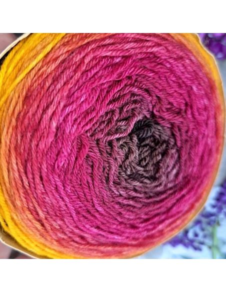 Bilum Loli | hand-dyed gradient yarn | merino yarn Bilum Loli | hand-dyed gradient yarn | merino yarn
