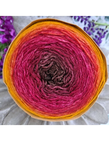 Bilum Loli | hand-dyed gradient yarn | merino yarn Bilum Loli | hand-dyed gradient yarn | merino yarn