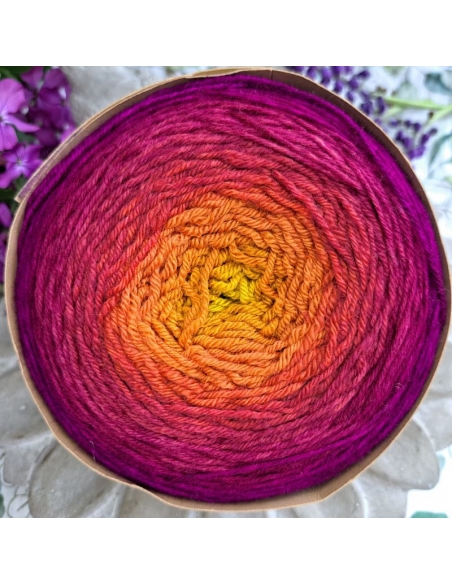 Bilum Loli | hand-dyed gradient yarn | merino yarn Bilum Loli | hand-dyed gradient yarn | merino yarn