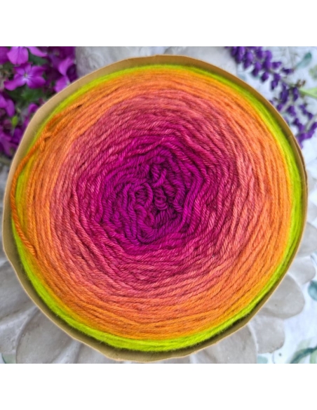Bilum Loli | hand-dyed gradient yarn | merino yarn Bilum Loli | hand-dyed gradient yarn | merino yarn