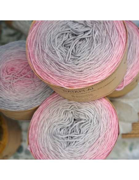 Bilum Bataplai| hand-dyed gradient yarn | silk merino cashmere yarn Bilum Bataplai| hand-dyed gradient yarn | silk merino cashmere yarn