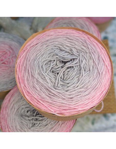 Bilum Bataplai| hand-dyed gradient yarn | silk merino cashmere yarn Bilum Bataplai| hand-dyed gradient yarn | silk merino cashmere yarn