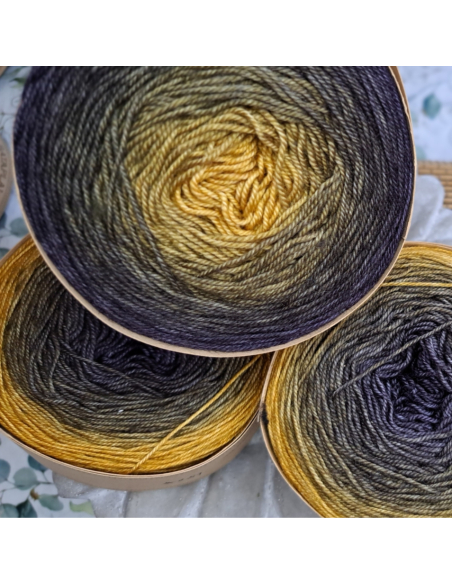 Bilum Bataplai| hand-dyed gradient yarn | silk merino cashmere yarn Bilum Bataplai| hand-dyed gradient yarn | silk merino cashmere yarn