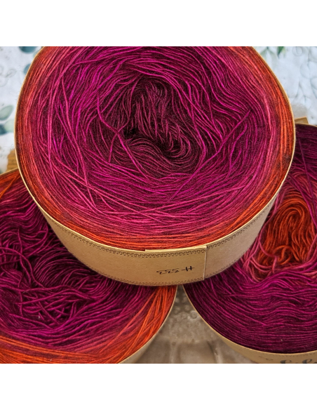 Bilum Namba2 | Hand-dyed gradient lace yarn | Yak, Merino and Silk yarn