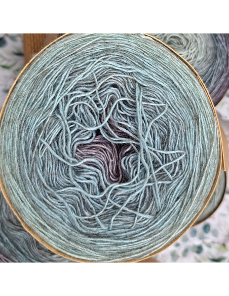 Bilum Namba2 | Hand-dyed gradient lace yarn | Yak and Silk yarn Bilum Namba2 | Hand-dyed gradient lace yarn | Yak and Silk yarn