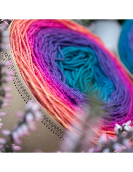 Hand-dyed gradient yarn Bilum Slika