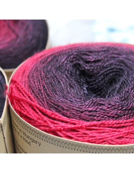 Bilum Maleo | Hand-dyed gradient lace yarn | Merino and Silk yarn Bilum Maleo | Hand-dyed gradient lace yarn | Merino and Silk yarn