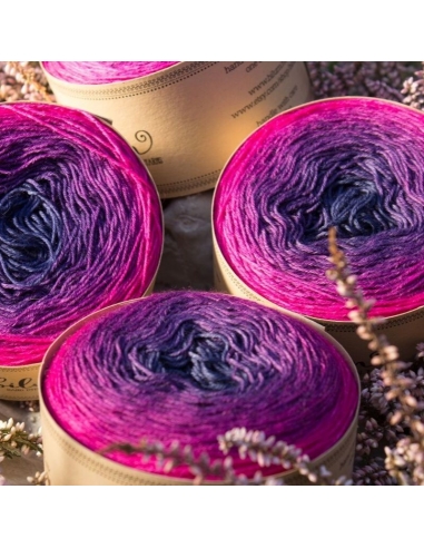 Hand-dyed gradient yarn Bilum Slika