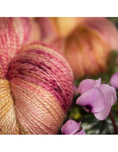 Nina Hand Dyed Yarns Lyra ¦ silk merino lace yarn ¦ hand-dyed yarn