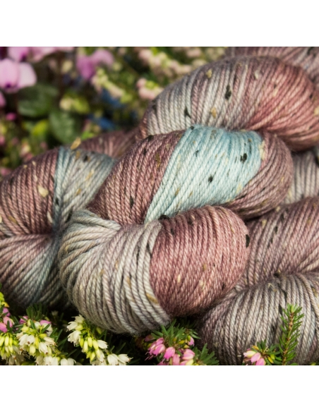 Nina Hand Dyed Yarns Donegal DK ¦ Tweed yarn