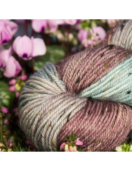 Nina Hand Dyed Yarns Donegal DK ¦ Tweed yarn