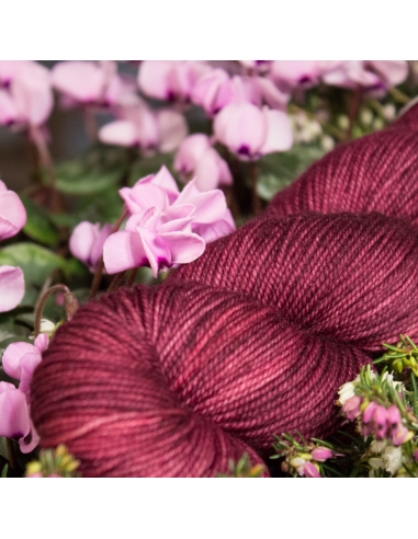 Nina Hand Dyed Yarns Everyday Sport ¦ Merinowolle zum Stricken